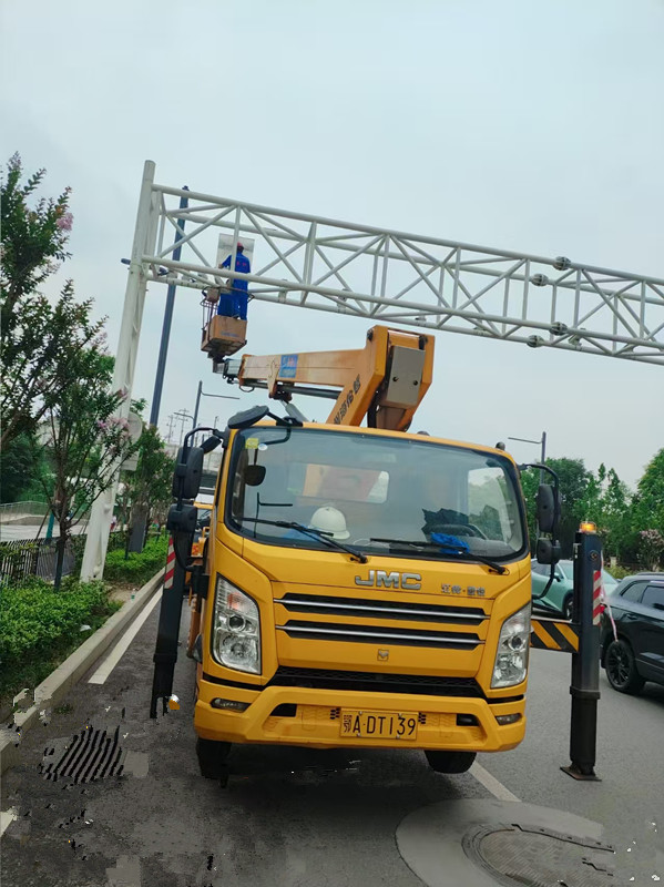 黃陂22米升降車(chē)出租，刷外墻油漆，隨叫隨到